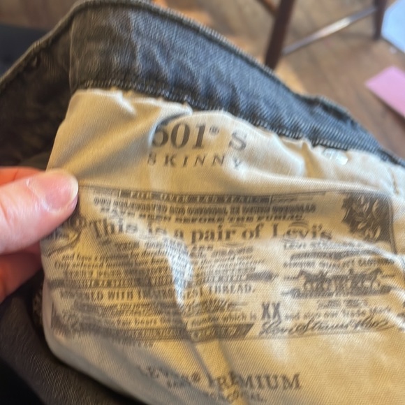 NEW Levi’s 501 Skinny crop gray - Picture 6 of 9